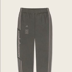 Fake Yeezy sweats!!! They look real!!